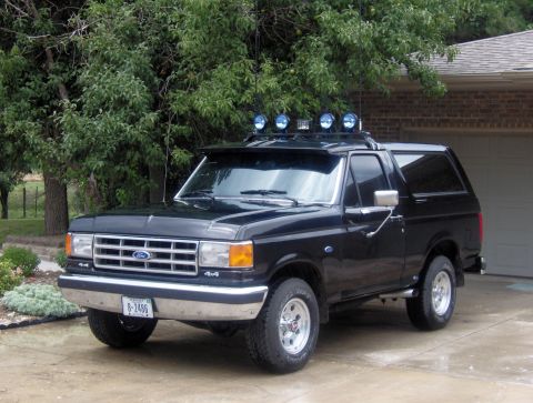 middle - 1987 Ford Bronco