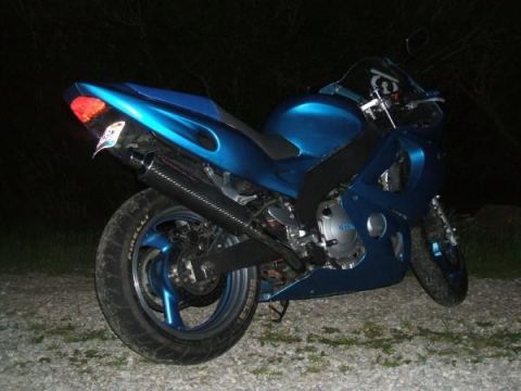 2004 Yamaha FZR600 photo