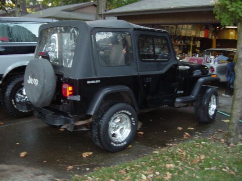 1995 Jeep Wrangler - My, how the wheels shine