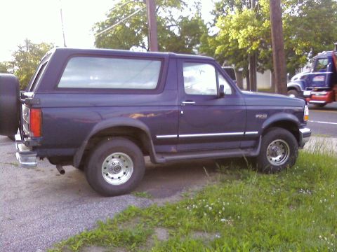 1995 Ford Bronco photo