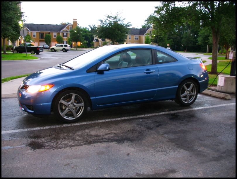 Blue 2006 Honda Civic coupe parked in a lot