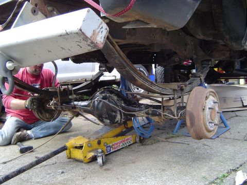 1979 Ford Bronco - Putting in the 9" with 4.10 gears and ARB from the '85