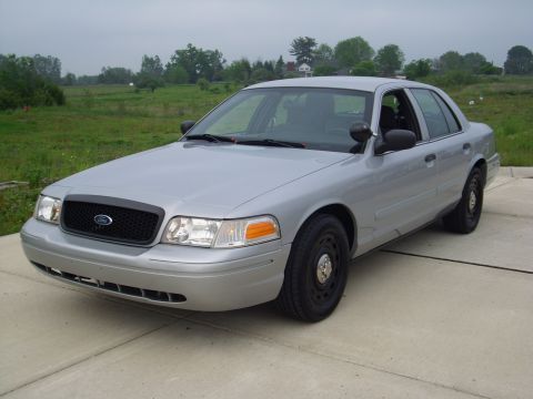 2004 Ford Crown Victoria photo