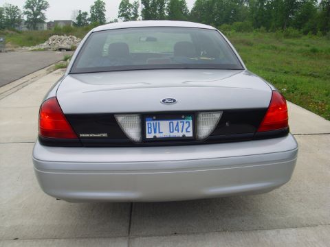 2004 Ford Crown Victoria photo