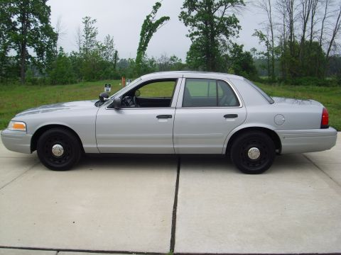 2004 Ford Crown Victoria photo