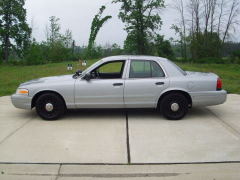 2004 Ford Crown Victoria photo