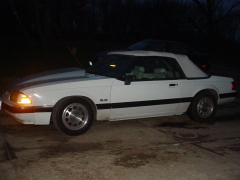 1990 Ford Mustang photo