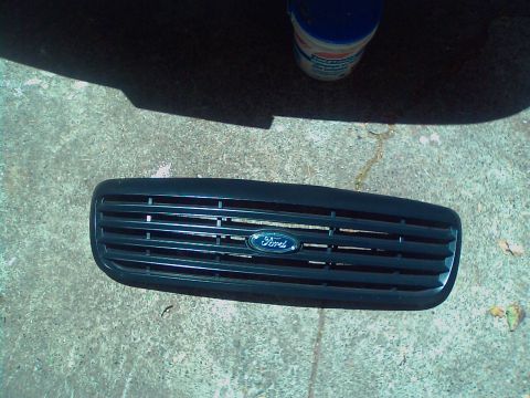 2000 Ford Crown Victoria - Old Grille removed.