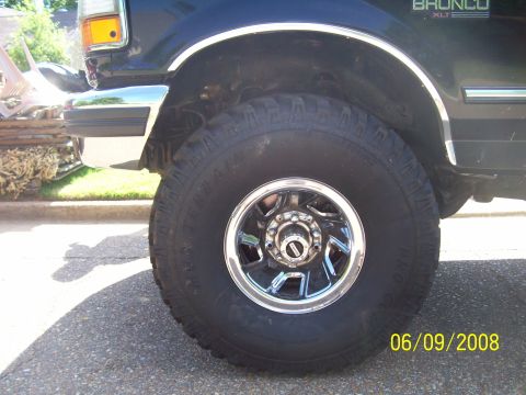 1994 Ford Bronco - Close-up of the front wheel and fender of a 1994 Ford Bronco XLT.