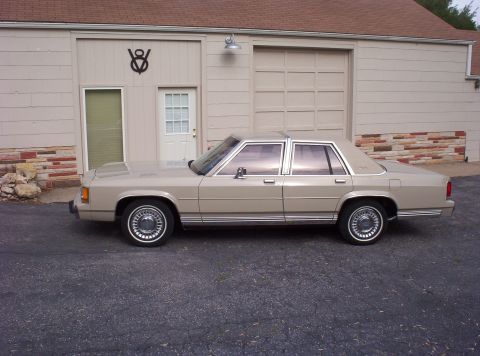 1988 Ford LTD Crown Victoria “Vicky”