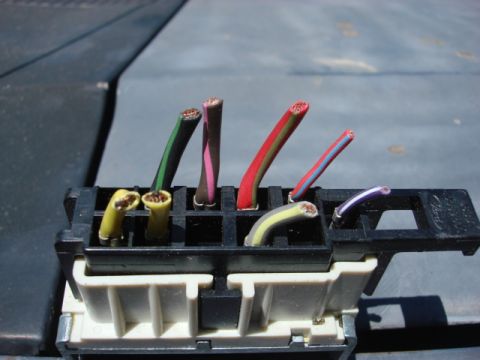 1983 Ford Bronco - a closer view of the switch and wire colors. this switch is the acc/ignition and off switch.