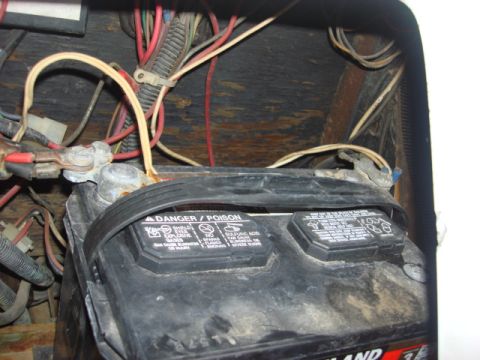 1983 Ford Bronco - here is another look at the house battery wiring. i got to make this safer and cleaner to allow easy install or replacement of electric rep…