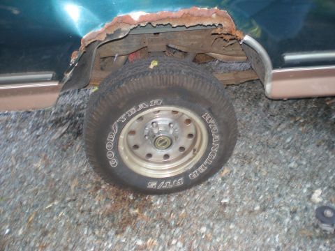 1995 Ford F-150 - This 1995 Ford F-150 shows significant rust around the rear wheel well.