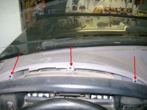 1995 Ford Bronco - Interior view of a vehicle's dashboard, with red arrows indicating mounting points.