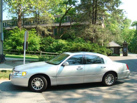 2002 Lincoln Town Car - Side view of a silver 2002 Lincoln Town Car sedan parked outdoors.
