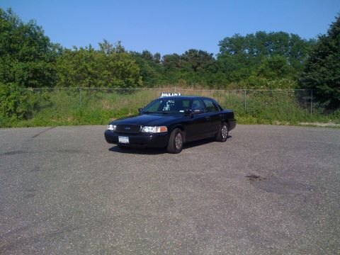 2003 Ford Crown Victoria photo