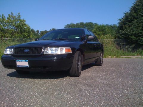 2003 Ford Crown Victoria photo