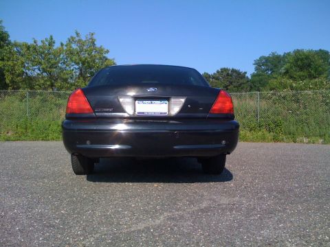2003 Ford Crown Victoria photo