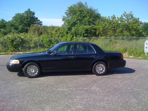 2003 Ford Crown Victoria photo