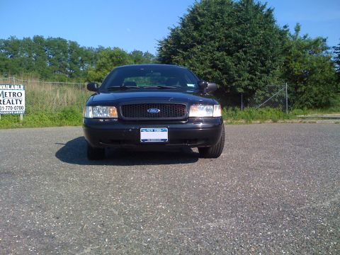 2003 Ford Crown Victoria photo
