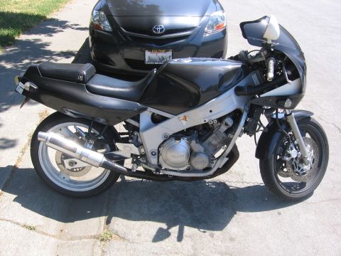 1990 Yamaha FZR600 photo