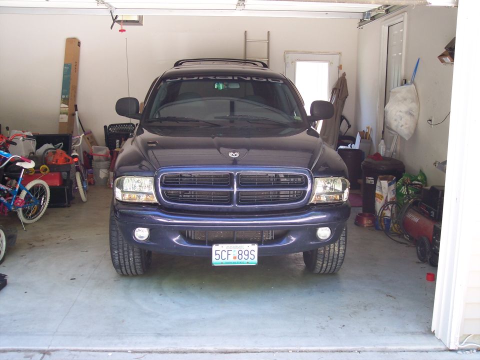 Front view of a 2007 Dodge Durango in a garage