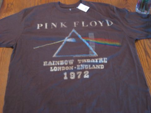 1991 Ford Bronco - This t-shirt commemorates Pink Floyd's 1972 performance at the Rainbow Theatre in London, England.
