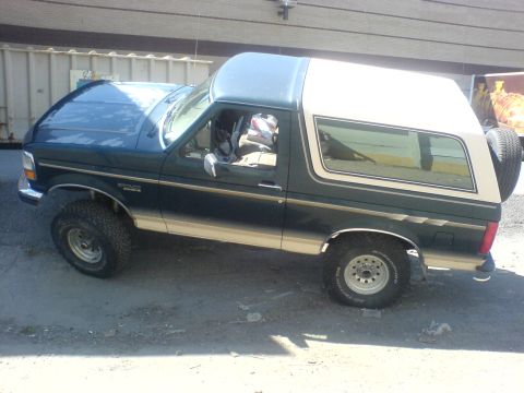 1985 Ford Bronco - This Ford Bronco has a two-tone paint scheme with a removable top.
