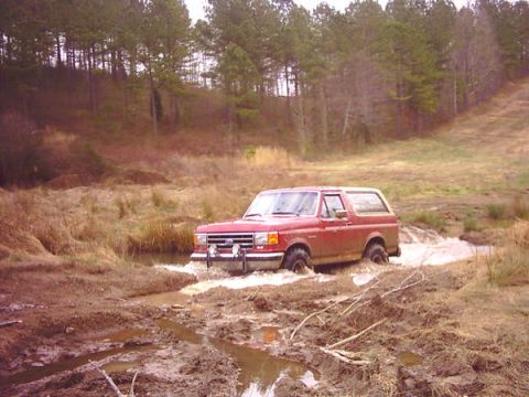 1989 Ford Bronco - goin through the creek