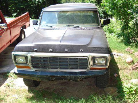 1989 Ford Bronco - has a 351 modified, with c-6 tranny and stock. Dana 44 solid front axle and 9" in the rear