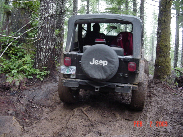 Jeep manuvers through the tough section, look how big that rock is (10 pics)