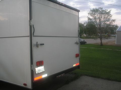 1990 Ford Bronco - Rear view of a white trailer with a license plate and red reflectors.