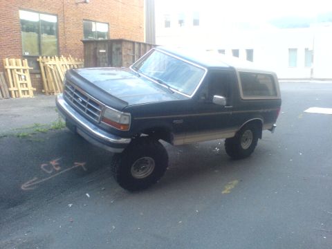 1985 Ford Bronco - This Ford Bronco appears to be from the early 1990s, not the mid-1980s.