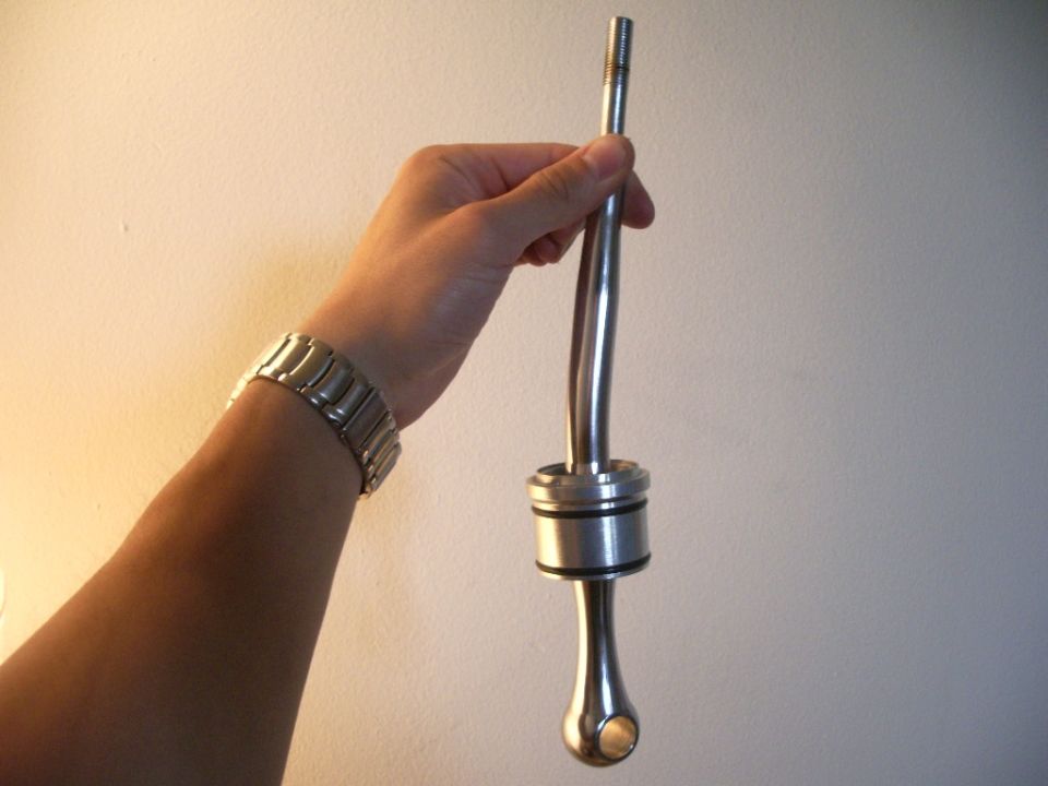 Short shifter held in hand