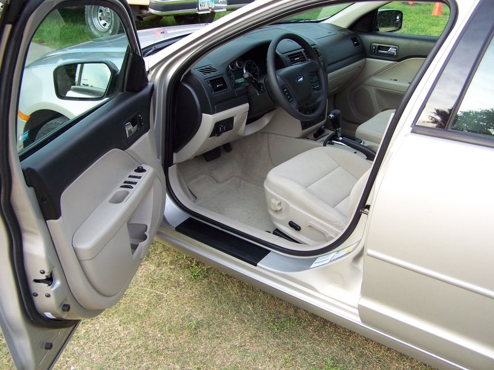 2008 Ford Fusion interior, driver's side door open