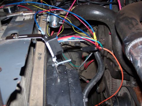 1986 Ford Bronco - Fan controller bracket installed