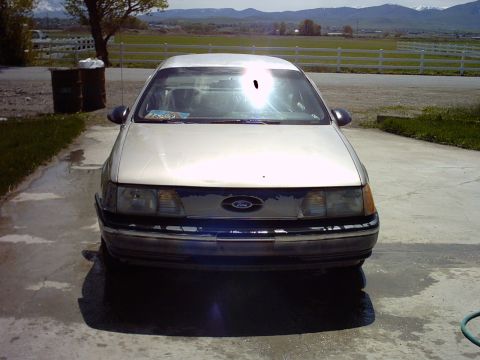 1990 Ford Taurus photo