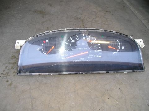 1986 Toyota Hilux - A close-up view of a vehicle's instrument cluster, featuring a speedometer, fuel gauge, and temperature gauge. The odometer reads 096750.