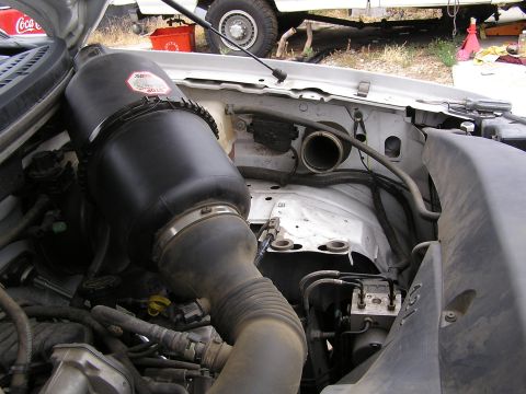 2005 Ford F-150 - Removing air box