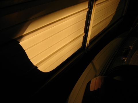 2003 Ford Taurus - Casts a nice sharp shadow there.