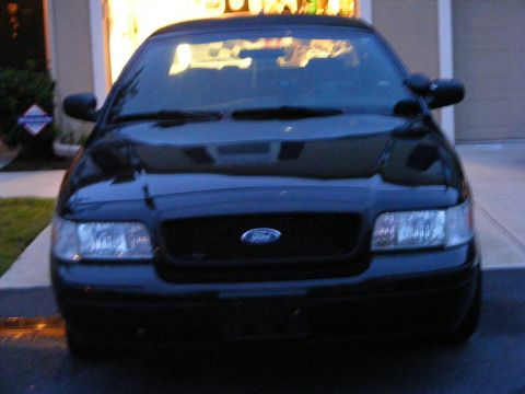 2005 Ford Crown Victoria photo