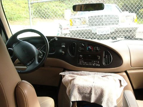2001 Ford E150 - Front View