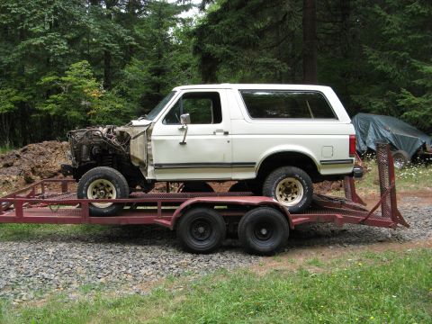 1989 Ford Bronco - what I started with, bent frame and all