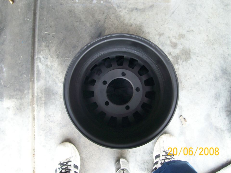 Painted black the insie of the rim for a detail