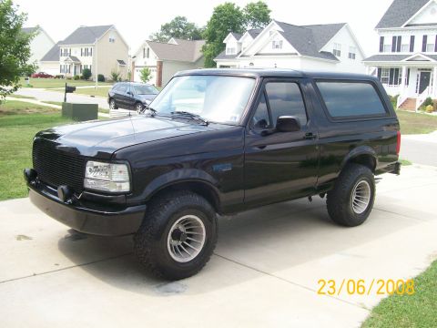 1996 Ford Bronco - Lookin good