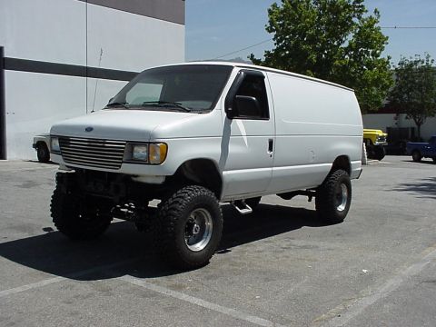 2001 Ford E150 photo