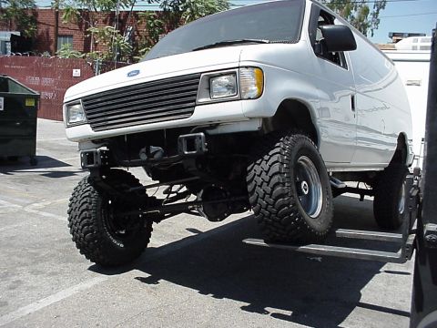 2001 Ford E150 photo