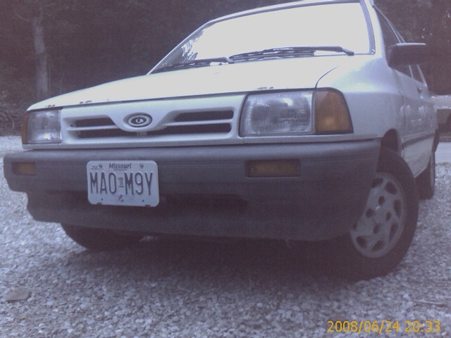 Front view of a white sedan with a Missouri license plate reading MAO-M9Y