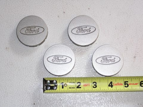 1995 Ford Thunderbird - Ford 2" center caps, with flash pic