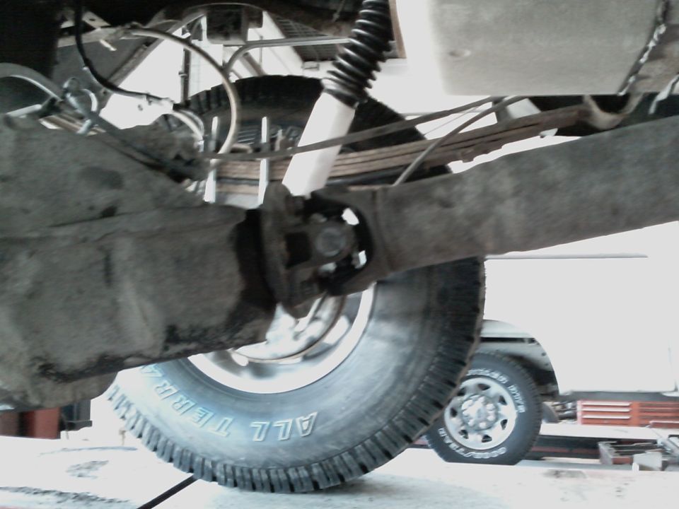 1995 Ford F-150 rear axle and leaf springs, with another truck visible